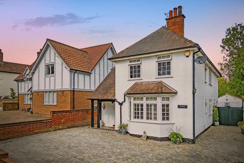 4 bedroom detached house for sale, Braintree Road, Dunmow CM6