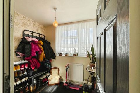 2 bedroom flat for sale, Five Acres, Harlow CM18
