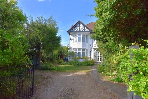 Roxborough Avenue, Harrow