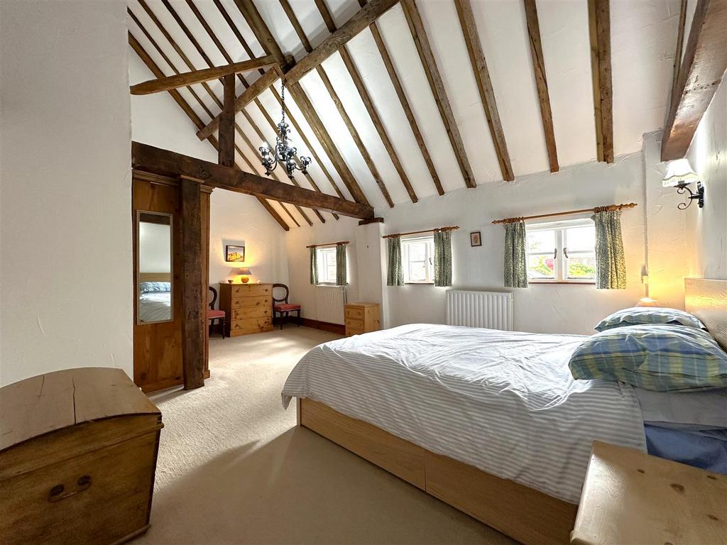 Master Bedroom With Vaulted Ceiling 753