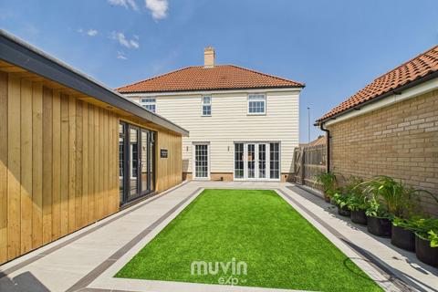 4 bedroom detached house for sale, Hibbert Drive, Dunmow CM6