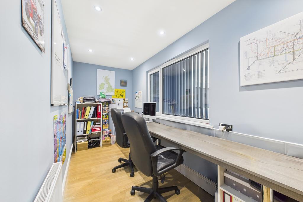 Ewe Move - Spalding - Office