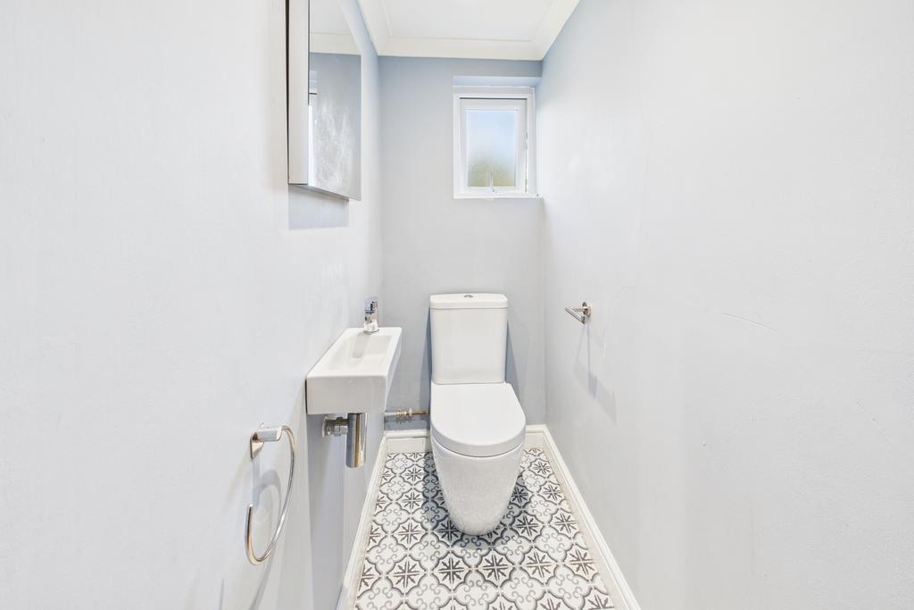 Ewe Move - Spalding - Down Stairs WC