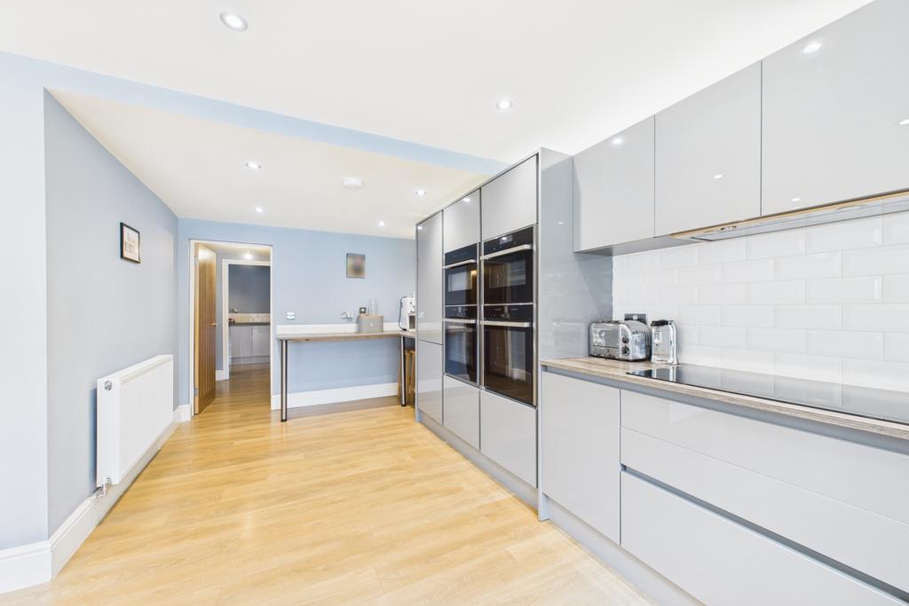 Ewe Move - Spalding - Kitchen - Living Area