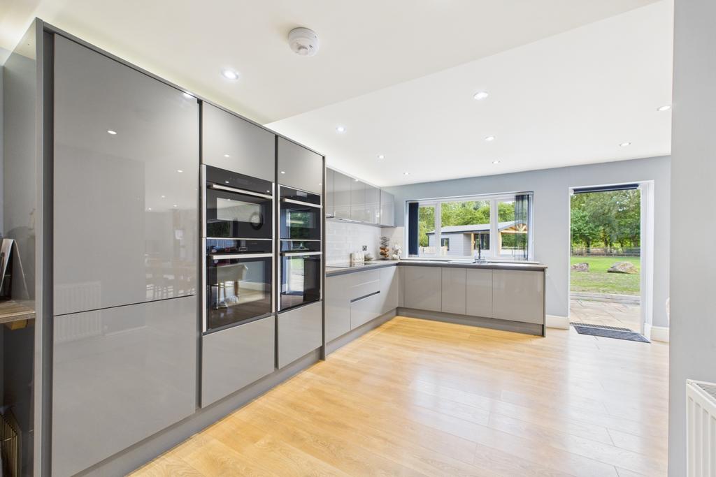Ewe Move - Spalding - Kitchen - Living Area