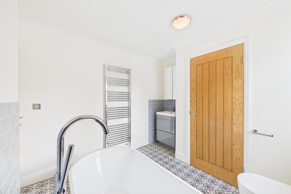 Ewe Move - Spalding - Bathroom