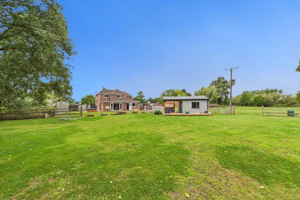 Ewe Move - Spalding - Garden