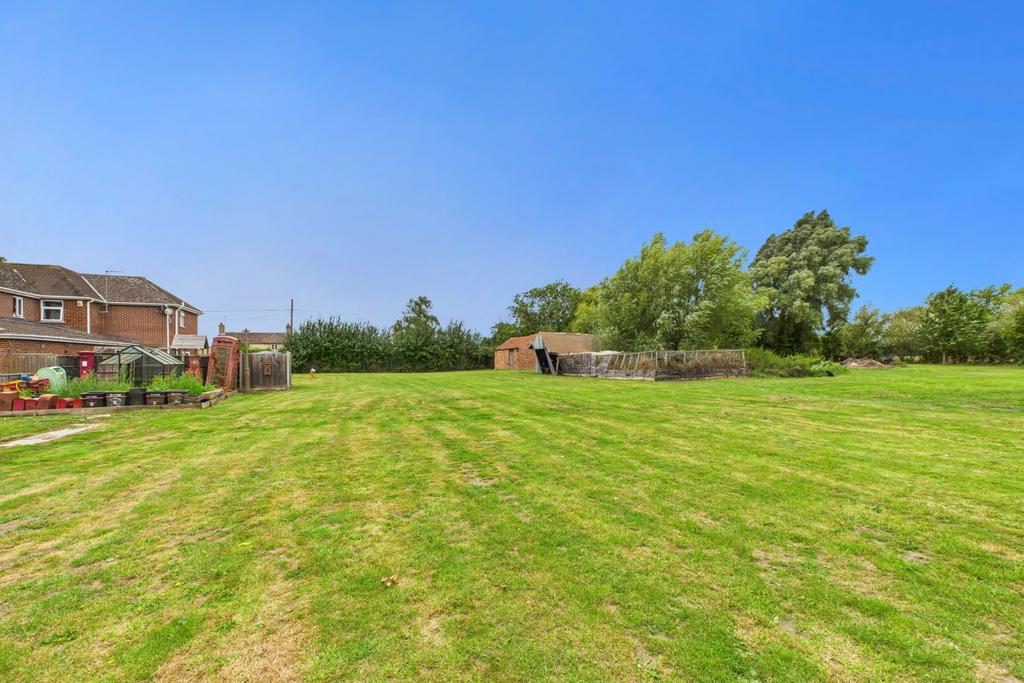 Ewe Move - Spalding - Garden