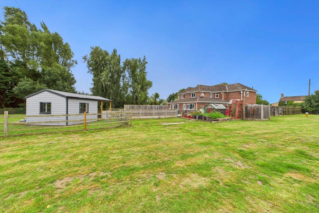 Ewe Move - Spalding - Garden