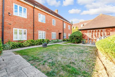 2 bedroom flat for sale, Southbank, Hextable BR8