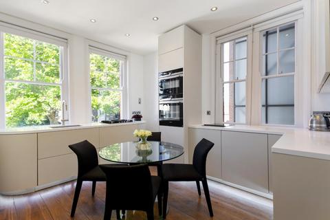 undefined, Cheyne Court, Chelsea, London