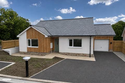 3 bedroom bungalow for sale, Dunheved Road, Launceston, Cornwall, PL15