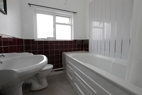 2 bedroom flat to rent, Castle Street, Ryde