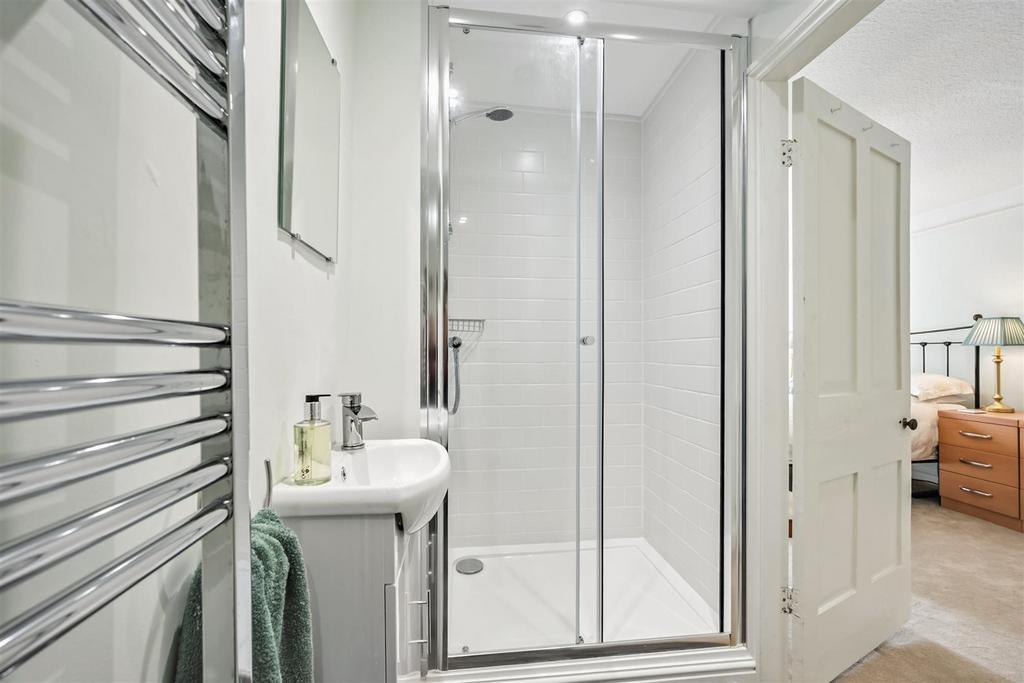 Bedroom One en-suite shower.jpg