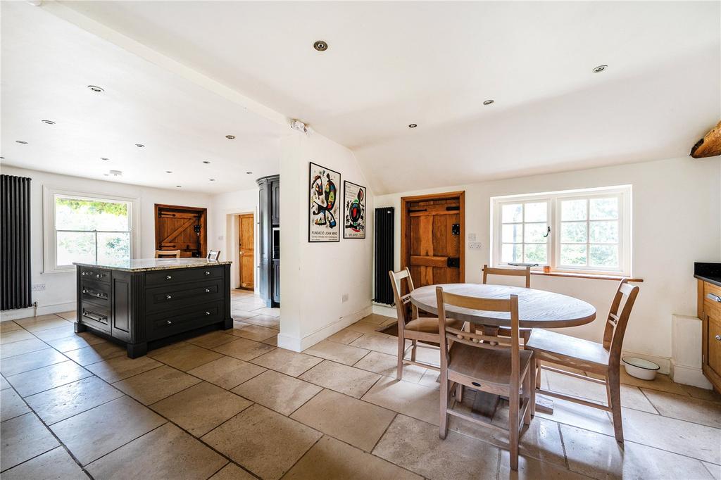 Kitchen/Breakfast Rm