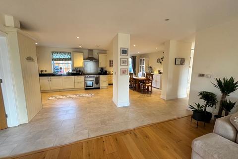 5 bedroom detached house for sale, Lumber Lane, Towcester NN12
