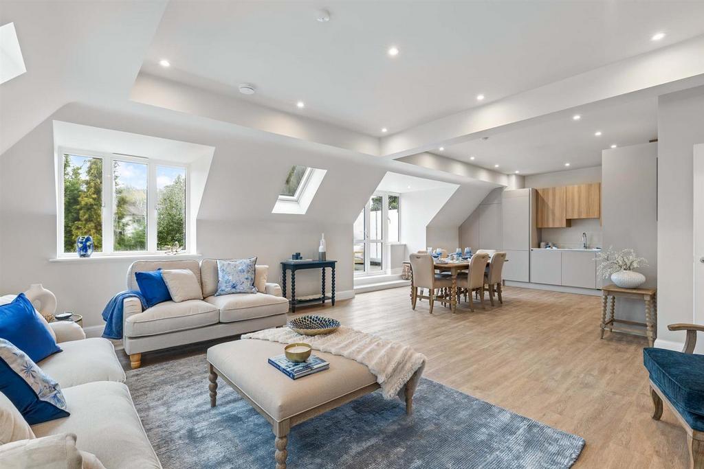 7 Mc Laren Court, 1 Cobham Road, KT22  9 AU-24.jpg