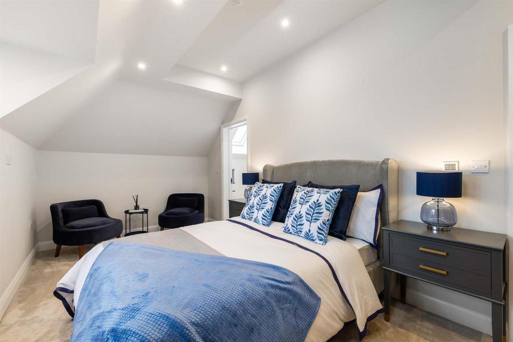 7 Mc Laren Court, 1 Cobham Road, KT22  9 AU-8.jpg