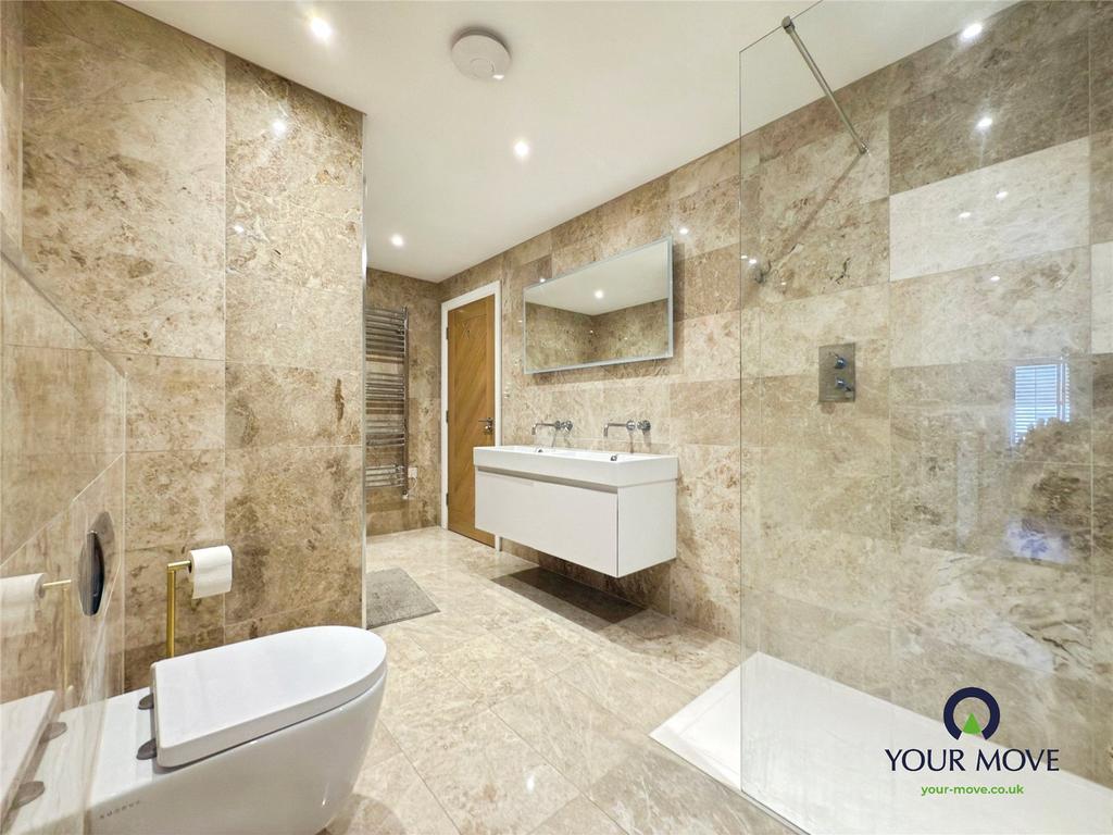 Jack &amp; Jill Ensuite