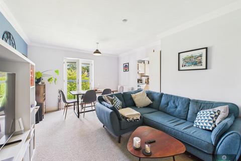 2 bedroom flat for sale, Rosemead Gardens, Southgate RH10
