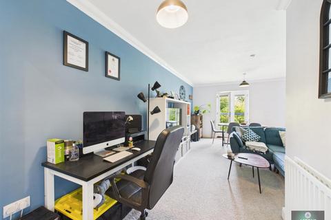 2 bedroom flat for sale, Rosemead Gardens, Southgate RH10