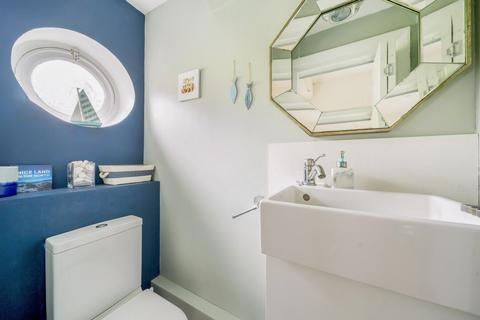 13 Locksmeade Road, Richmond, TW10 7YT