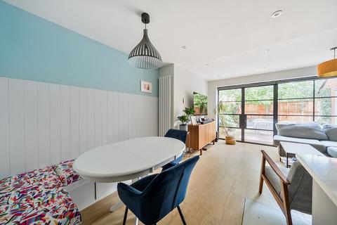 13 Locksmeade Road, Richmond, TW10 7YT