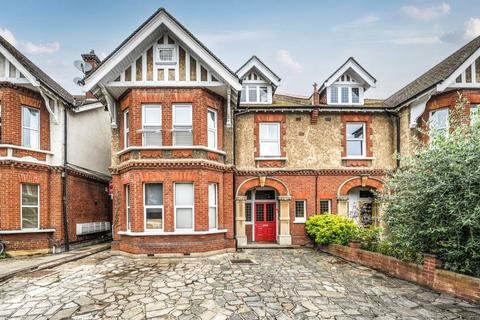 Vicarage Road, Hampton Wick, KT1