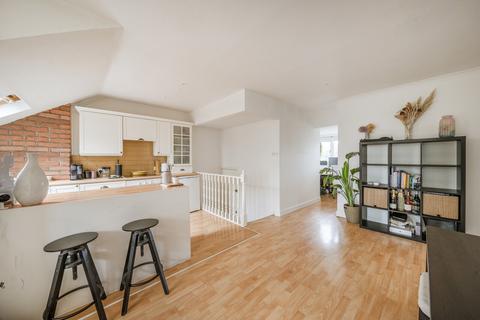 undefined, Vicarage Road, Hampton Wick, KT1