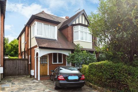 Lyndhurst Avenue, Mill Hill, NW7