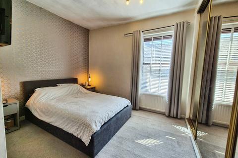 9 Catherine Street, Lees, Oldham, OL4 5AN
