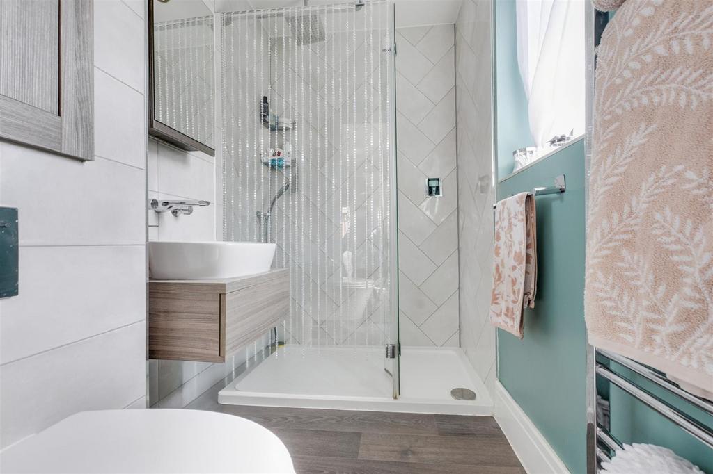 Ensuite 2.jpeg