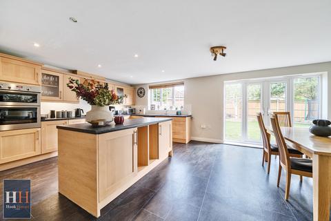4 Creswell, Hook, RG27 9TG