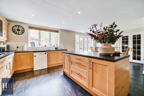 4 Creswell, Hook, RG27 9TG