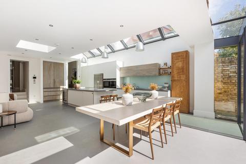 4 bedroom semi-detached house for sale, Eynella Road, London, SE22.