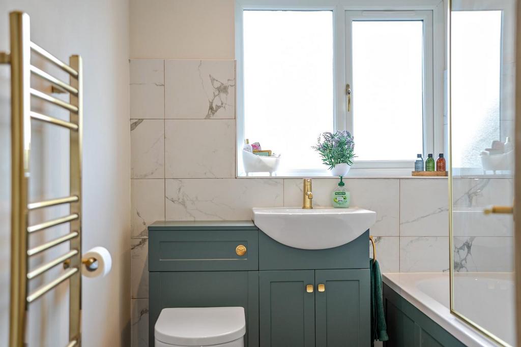 Lifestyle bathroom.jpg