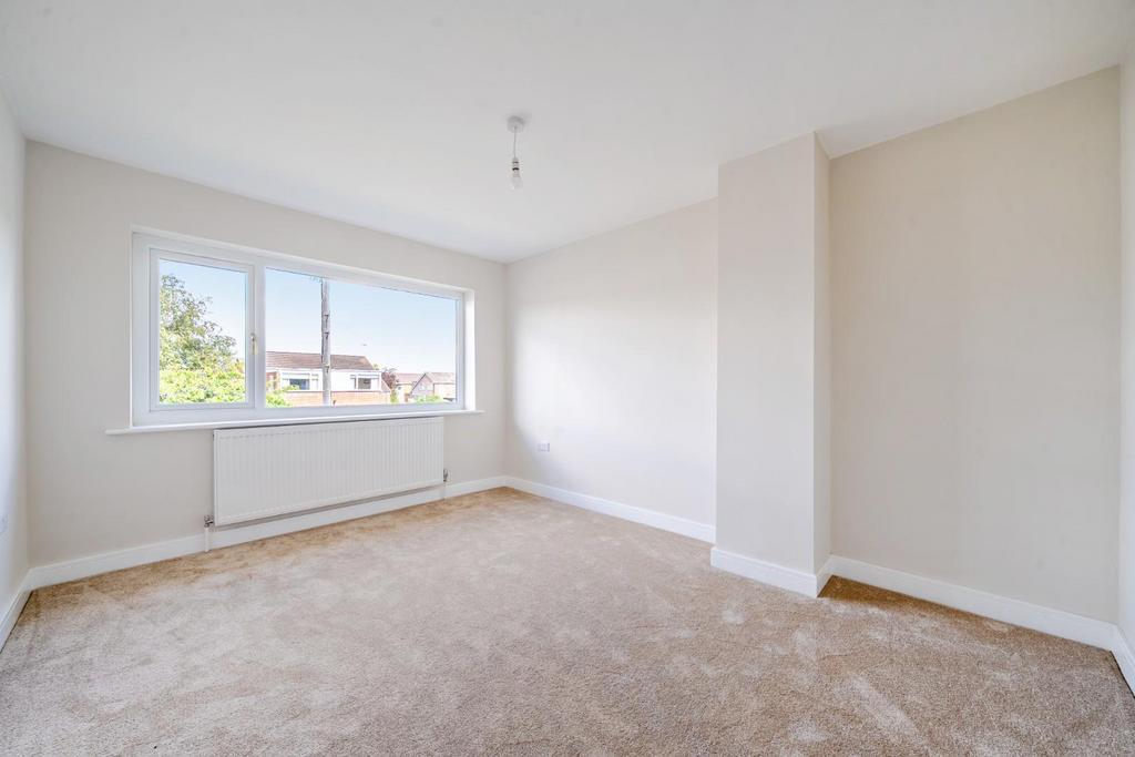 Bedroom 1.jpg
