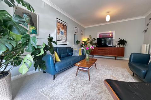 8 Fforest Drive, Barry, CF62 6LS