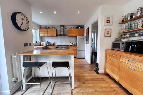 8 Fforest Drive, Barry, CF62 6LS