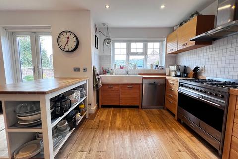 8 Fforest Drive, Barry, CF62 6LS