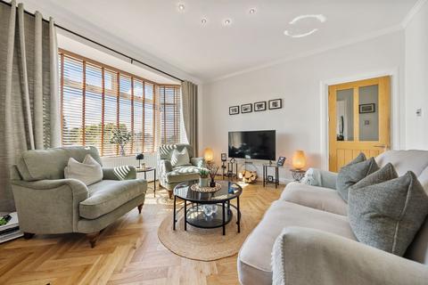 39 Gloucester Avenue, Clarkston, Glasgow, G76 7LH