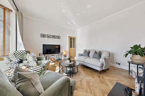 39 Gloucester Avenue, Clarkston, Glasgow, G76 7LH