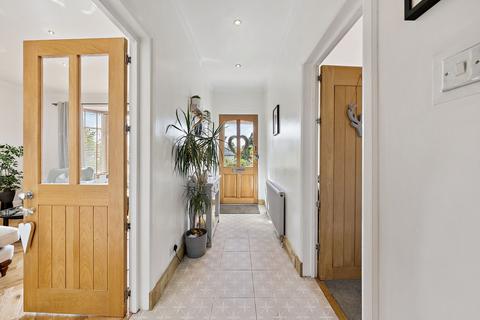 39 Gloucester Avenue, Clarkston, Glasgow, G76 7LH