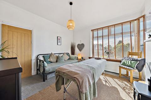 39 Gloucester Avenue, Clarkston, Glasgow, G76 7LH
