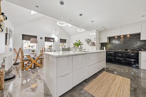 39 Gloucester Avenue, Clarkston, Glasgow, G76 7LH