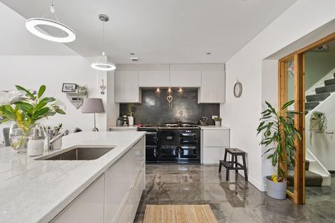 39 Gloucester Avenue, Clarkston, Glasgow, G76 7LH