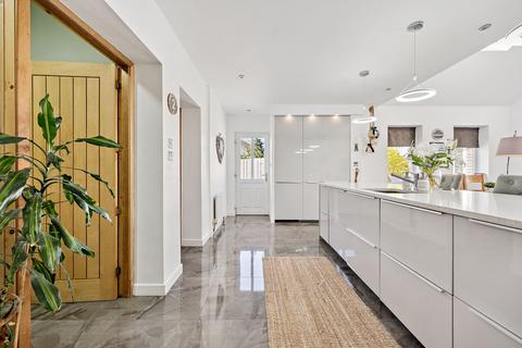 39 Gloucester Avenue, Clarkston, Glasgow, G76 7LH