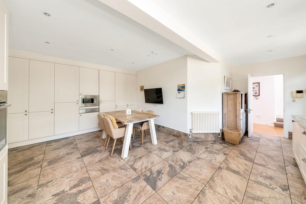 Dining kitchen