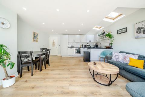 2 bedroom flat for sale, Kimberley Road, Clapham, London, SW9