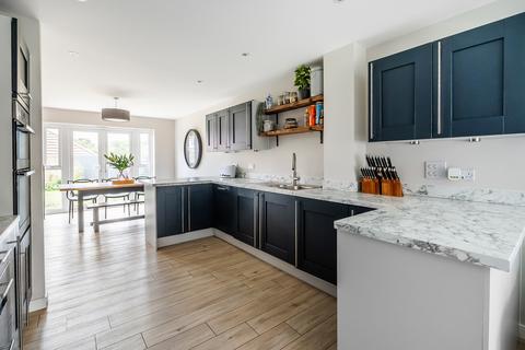 4 bedroom detached house for sale, Surtees Drive, Edenbridge, Kent